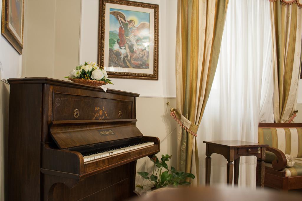 Hotel San Nilo 罗萨诺 外观 照片
